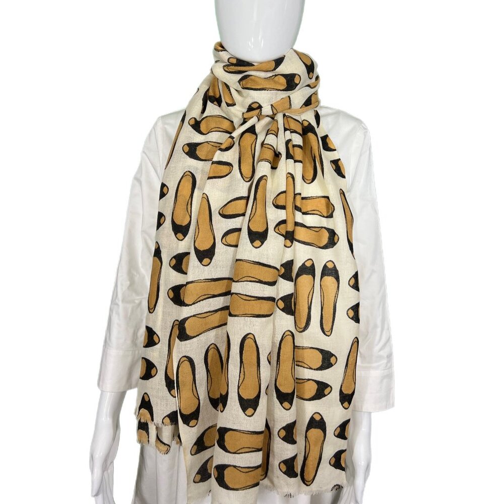 Pre-Owned - Frayed Edge Shoe Design Scarf